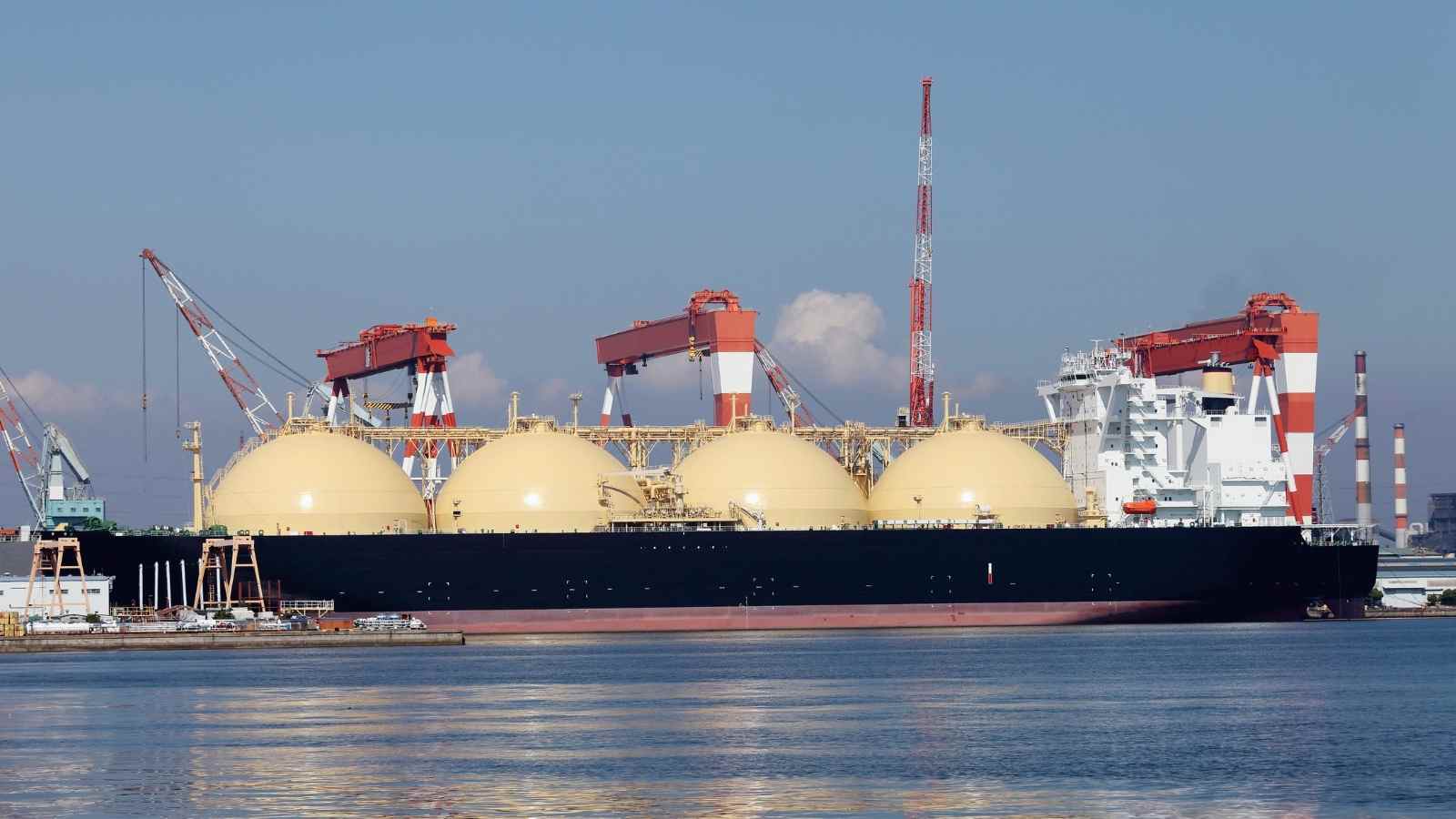 From Russian Gas to US LNG: A Costly Dependency Swap Undermining EU Energy Security